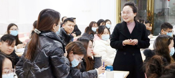 佛坪 专家指导+名师授课+培优补弱+日清月结的教学模式