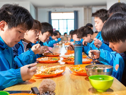 佛坪学生用餐