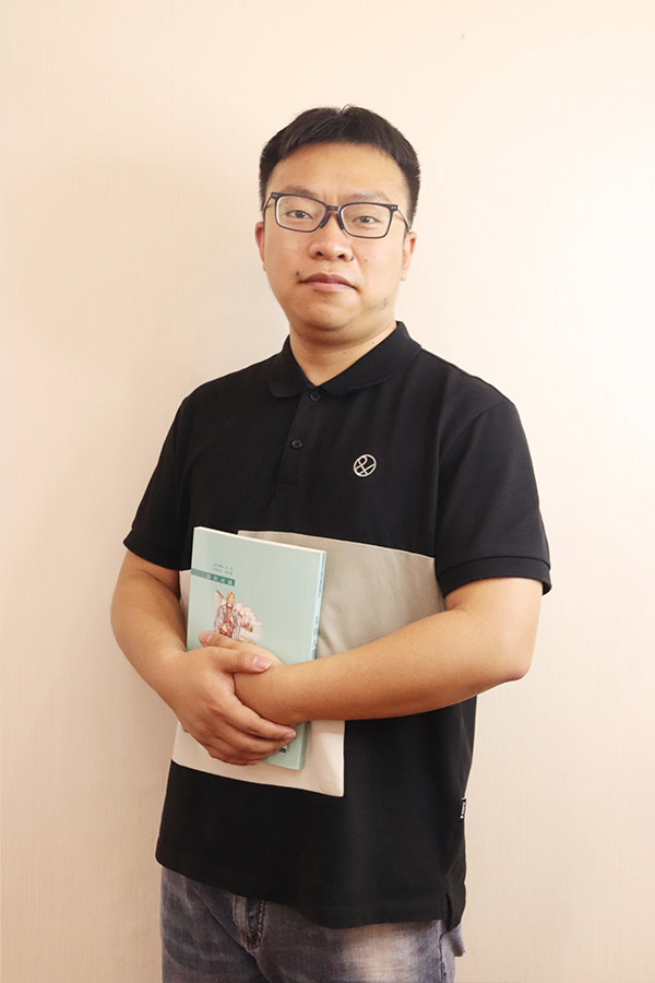 佛坪杨斌 本科学历，毕业于西安航空学院