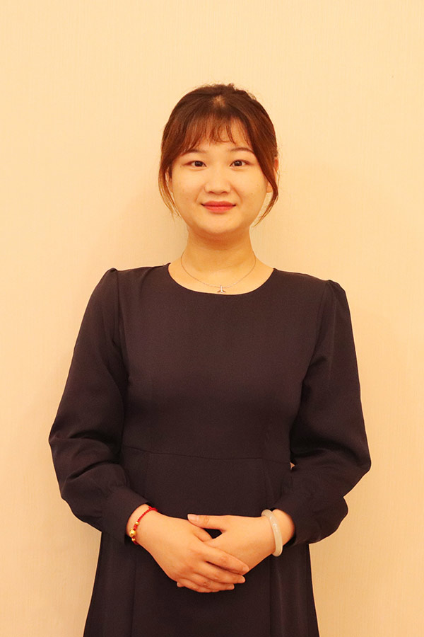 佛坪文哲 本科学历，优秀班主任