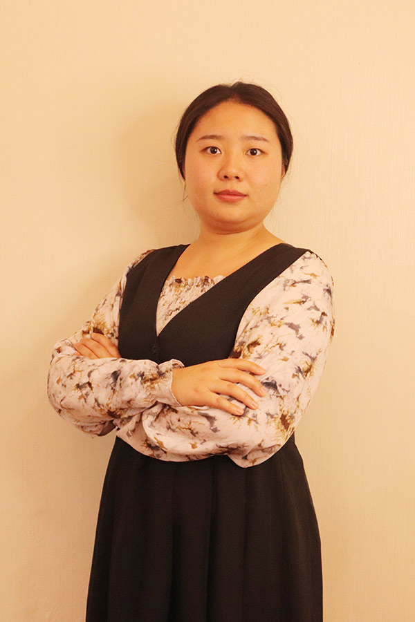 佛坪何爱玲 本科学历，优秀班主任